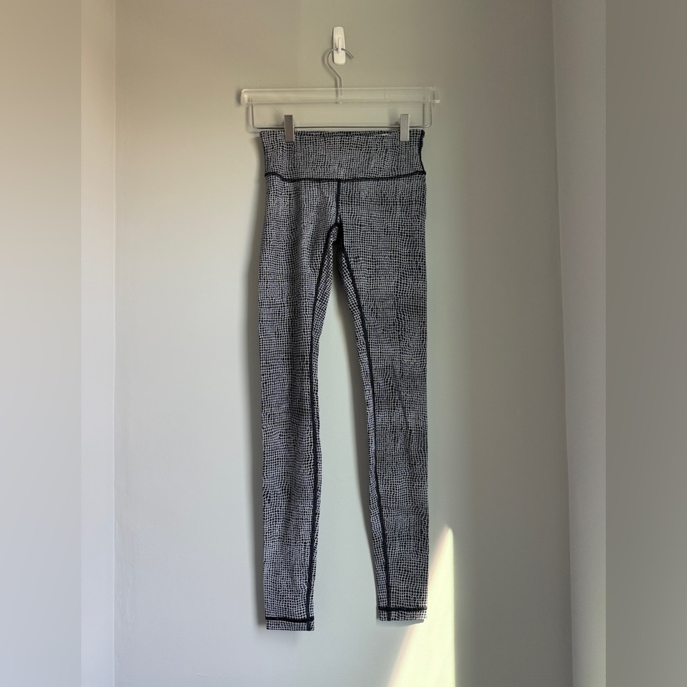 Lululemon Wunder Under Legging Tight Size 4 Black/White Fall Net Pattern Full